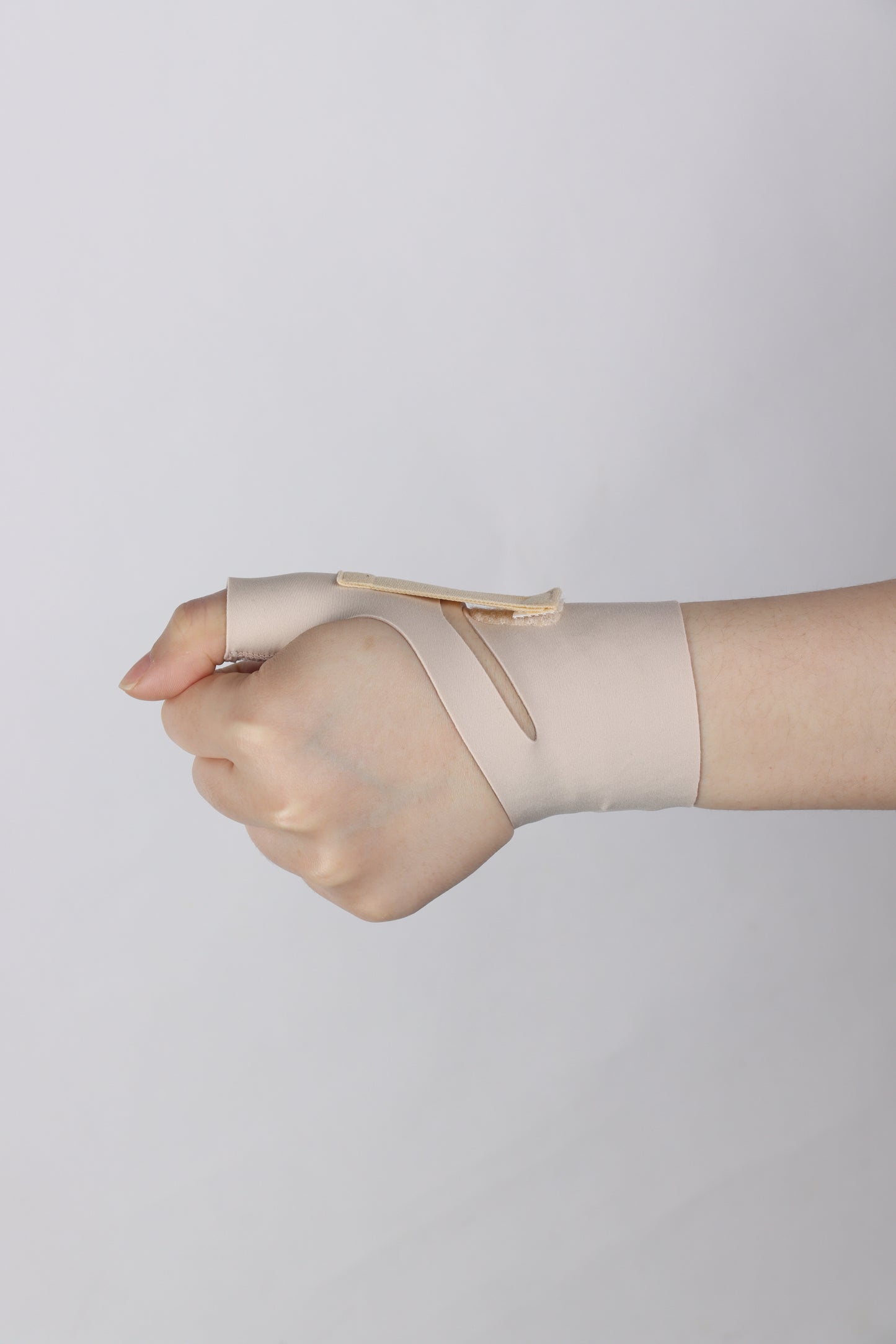 Skin color tendon sheath wrist guards