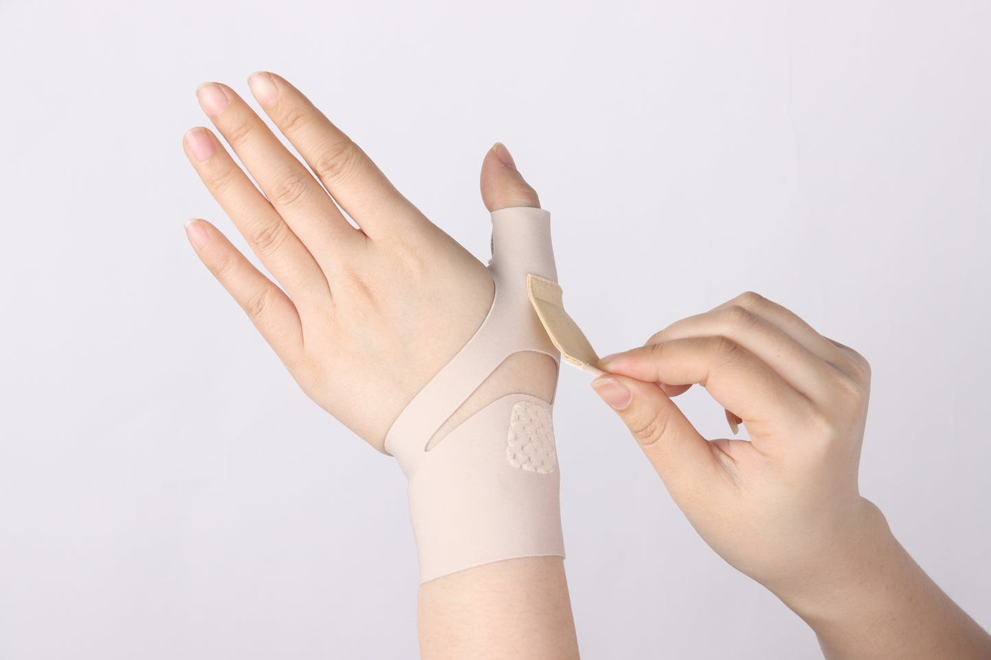 Skin color tendon sheath wrist guards