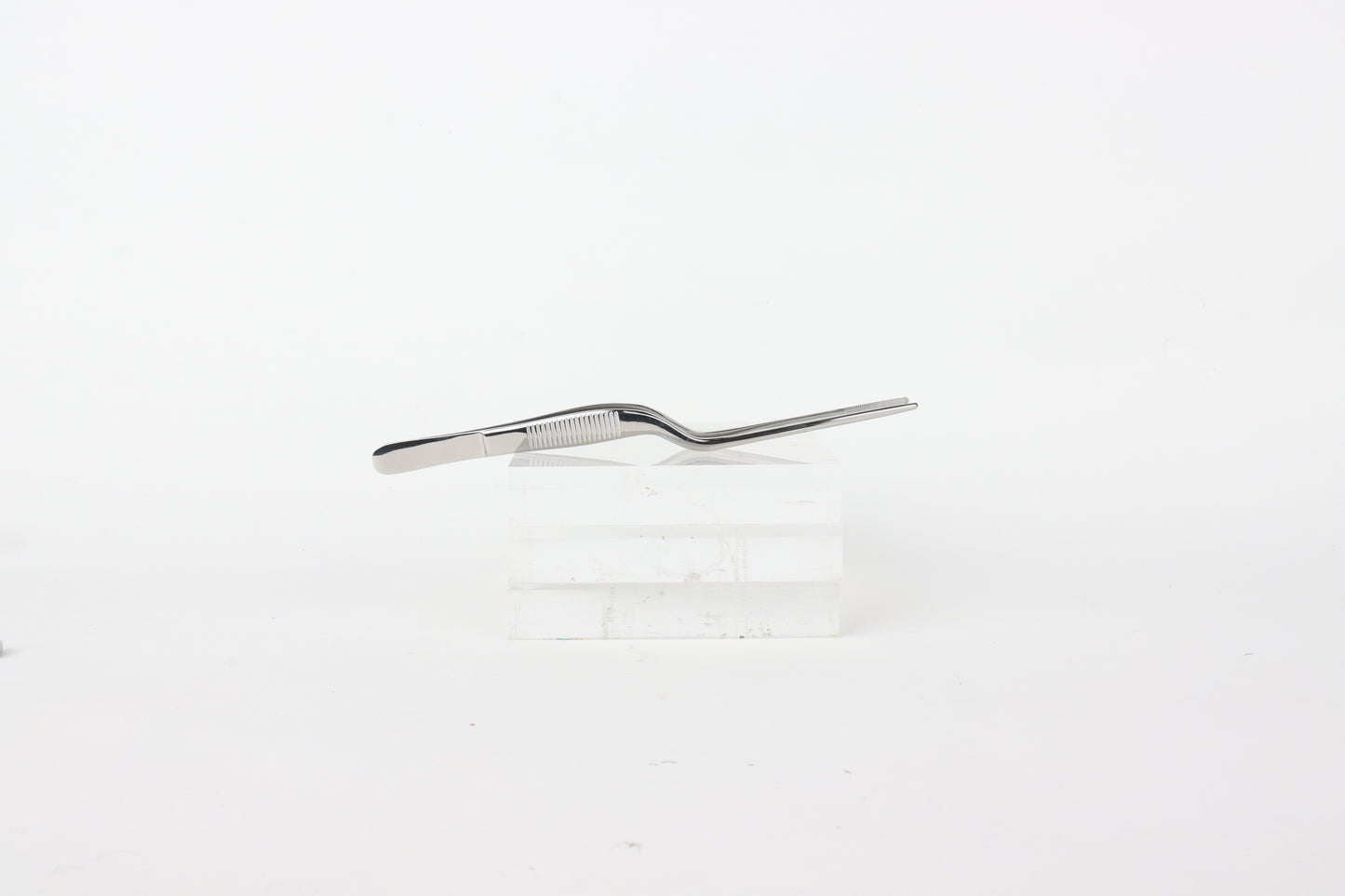 Gun-shaped forceps