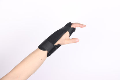 Metacarpal fracture fixation belt