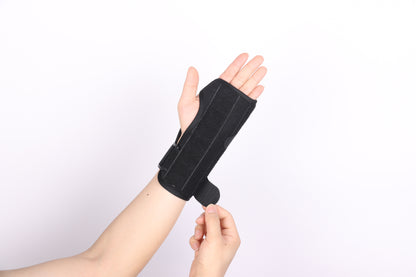 Metacarpal fracture fixation belt