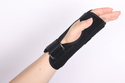 Metacarpal fracture fixation belt