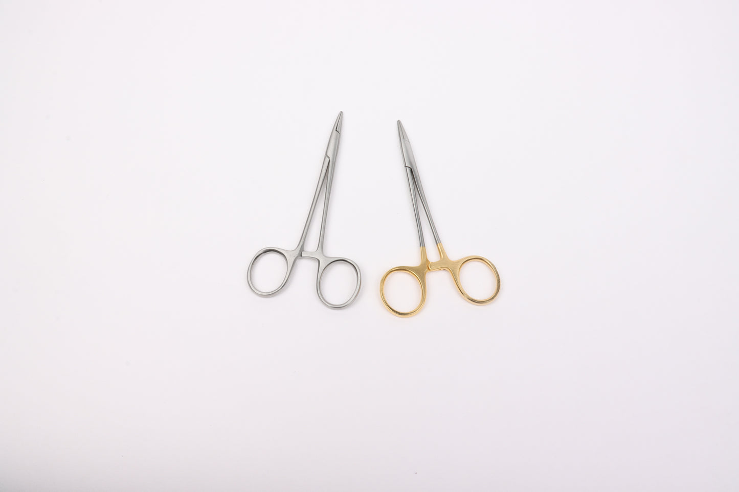 Ophthalmic needle holder