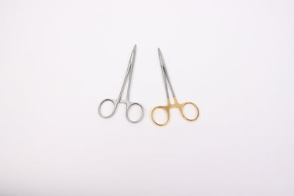 Ophthalmic needle holder