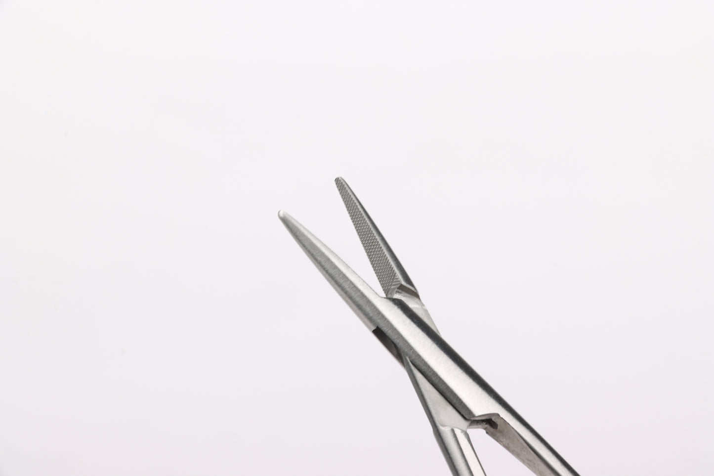 Ophthalmic needle holder