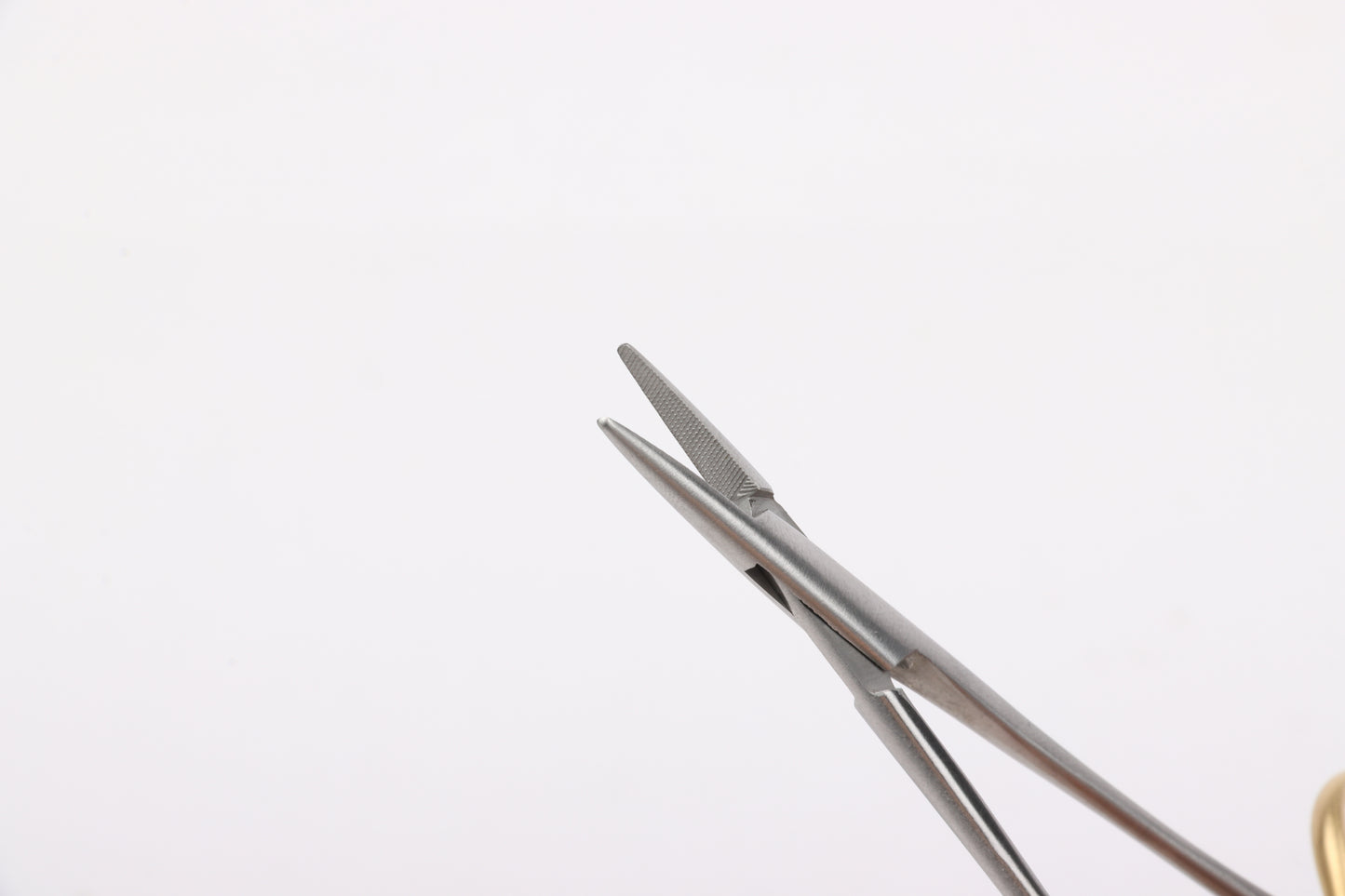 Ophthalmic needle holder