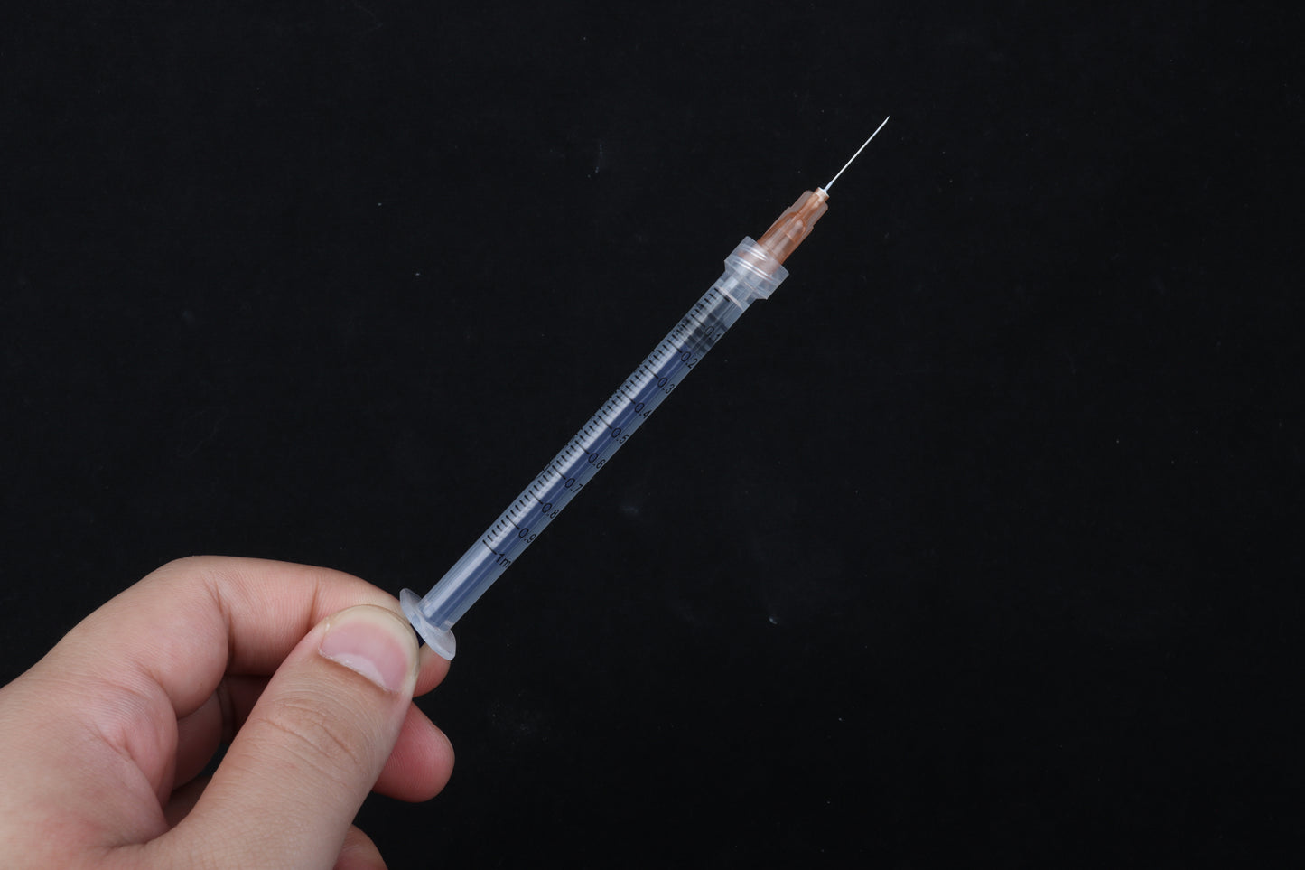 One milliliter sterile syringe screw top flat mouth