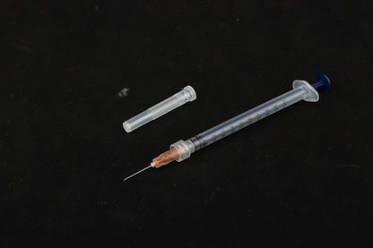 One milliliter sterile syringe screw top flat mouth