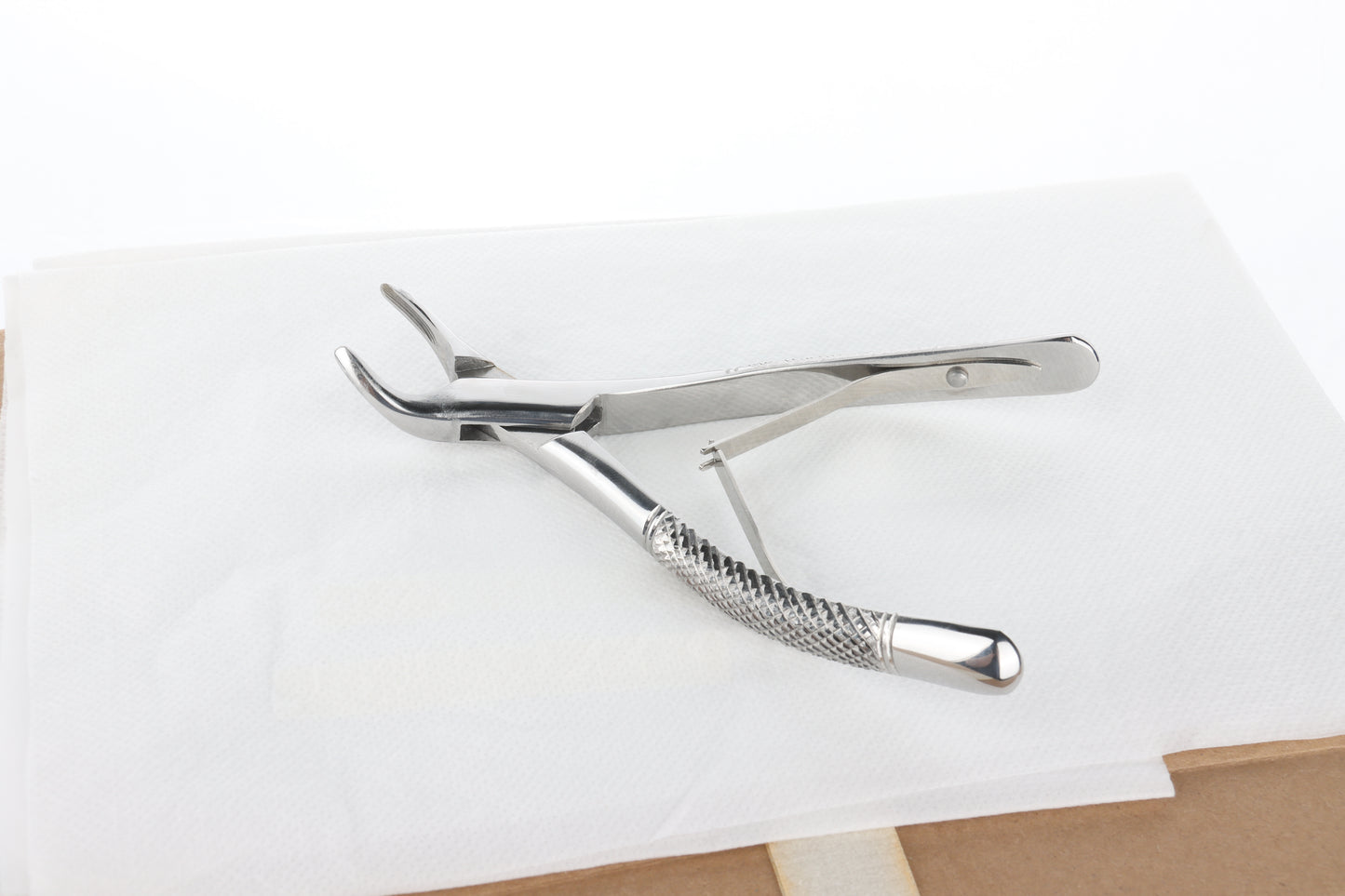 Children's deciduous tooth extraction forceps